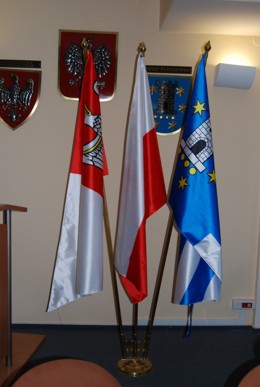 Flagi z dowolnym nadrukiem do gabinetu 