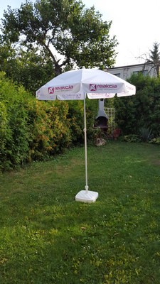 parasol z nadrukiem firmy reakcja parasole reklamowe